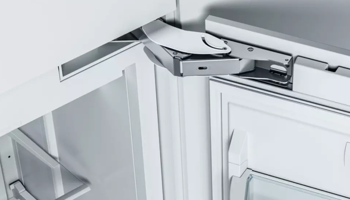 DIY: Een koelkastscharnier vervangen