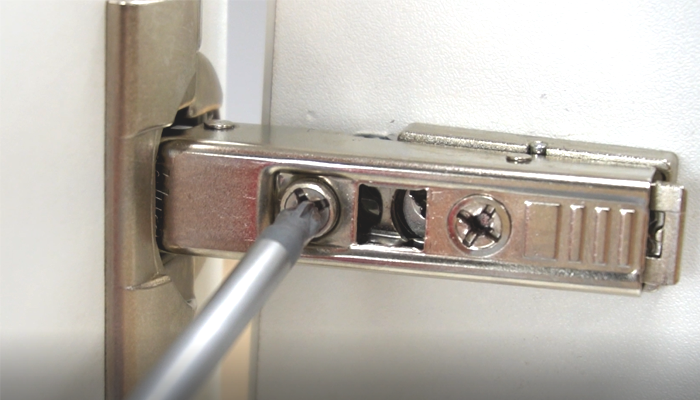 Video: Hoe stel je een Blum scharnier af?