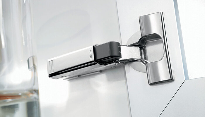 Waar moet je op letten bij het vervangen van een scharnier?