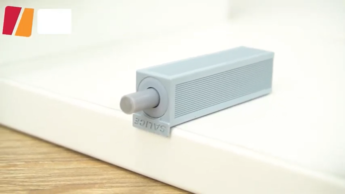 Video: Laat je deur zacht dicht vallen zonder gereedschap!